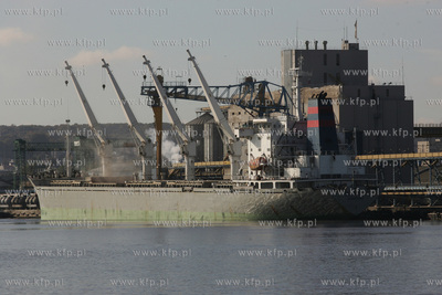 Port w Gdyni. 19.10.2005 fot. Krzysztof Mystkowski...