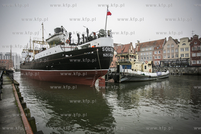 Statek muzeum Sołdek wraca na Motławę  po remoncie...