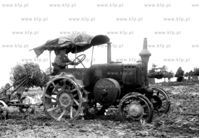 Jeden z pierwszych ciagnikow rolniczych na Pomorzu....