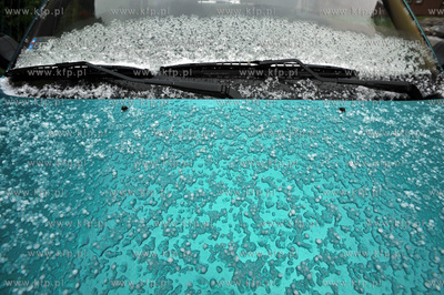 Grad w Gdansku Osowej  13.10.2009 fot. Wojciech Strozyk...