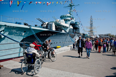 Gdynia. Skwer Kosciuszki - Plyta Marynarza Polskiego....