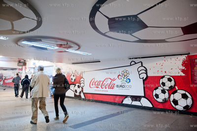 Gdansk. Przejscie podziemne przy dworcu PKP. Reklamy...