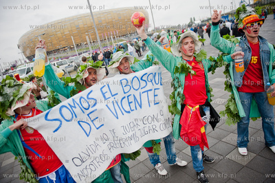 Gdansk Arena. Kibice wchodza na mecz mistrzostw Europy...