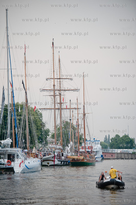 Gdansk. Zacumowane do nabrzeza Motlawy jachty uczestniczace...