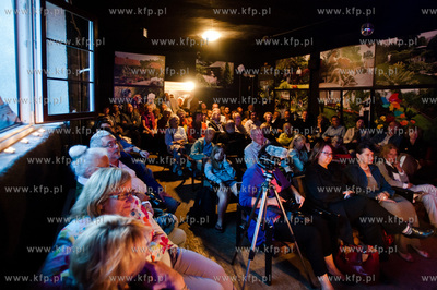 Gdansk. Oliwa. Dom Zarazy. Pisarz Pawel Huelle czyta...