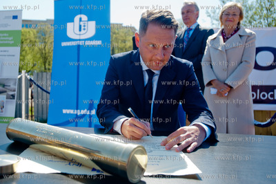 Gdansk. Batycki Kampusu Uniwersytetu Gdanskiego. Uroczystosc...