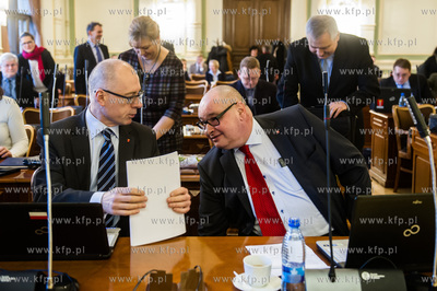 Gdansk. Nowy Ratusz. Sesja Rady Miasta Gdanska. Glosowanie...