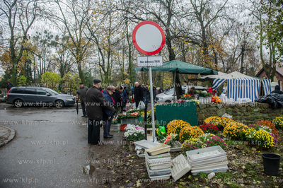 Gdańsk. Cmentarz św. Jadwigi w Nowym Porcie. Dzień...