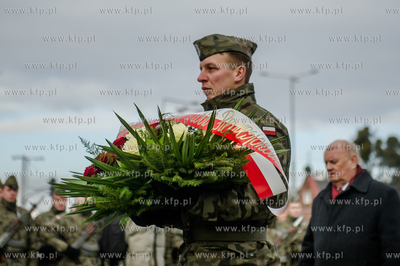 Gdansk. Wrzeszcz. Uroczyste złożenie kwiatów pod...