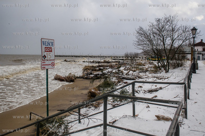 Gdynia. Orłowo. Skutki nocnego sztormu na Bałtyku.
05.01.2017
fot....