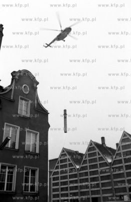 Wyciaganie kominow za pomoca helikoptera z kotlowni...