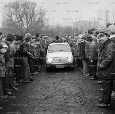 Prezentacja dwoch samochodow najnowszej marki fiat...