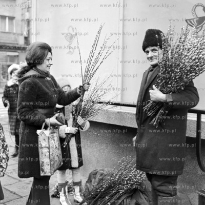 Sprzedaz bazi na ulicy w Gdyni. 
11.01.1973
styczen73_z.kosycarz_23
Fot....