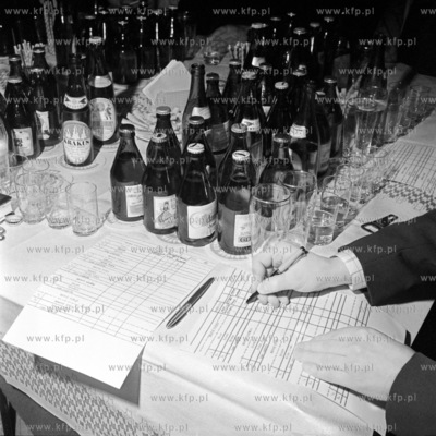 Linia produkcyjna piwa w Gdanskich Zakladach Piwowarskich...