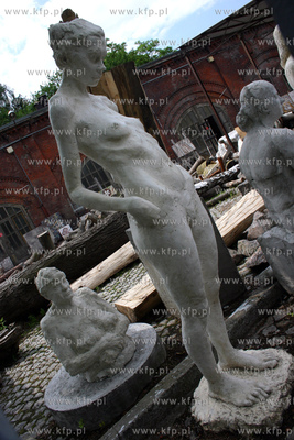 Prace studentow Wydzialu Rzezby Akademii Sztuk Pieknych...