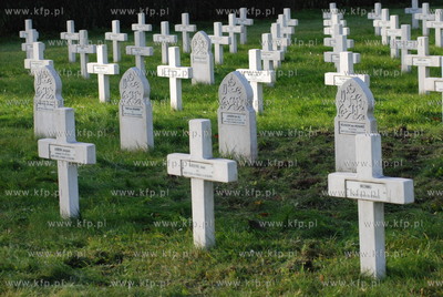 Wojskowy Cmentarz Francuski przy Powstancow Warszawskich...