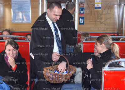 Z okazji Dnia Kolejarza pracownicy trojmiejskiej SKM...