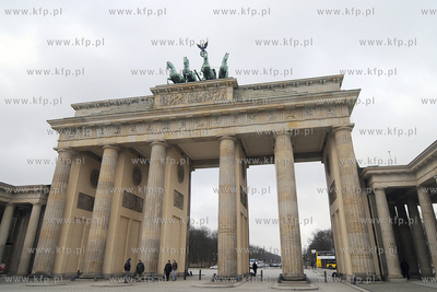 Berlin. Brama Brandenburska (Brandenburger Tor), jeden...