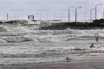 Sztormowa pogoda w Gdansku. Plaza na Westerplatte,...