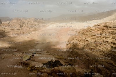 Petra. Jordania NZ ruiny miasta Nabatejczykow, znajdujace...