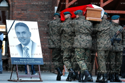 Cialo tragicznie zmarlego, w katastrofie lotniczej...