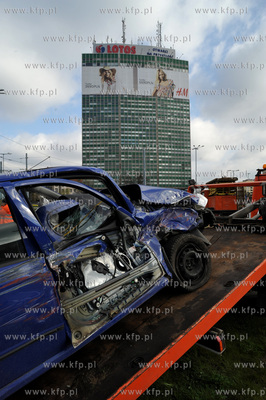 Wypadek samochodowy na Podwalu Grodzkim, niebieska...