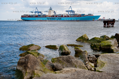 Gdansk. Eleonora Maersk, jeden z najwiekszych kontenerowcow...