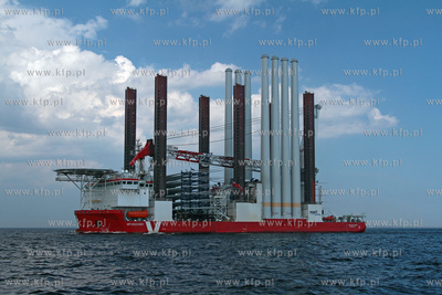 Do gdynskiego portu przyplynal widowiskowy statek -...