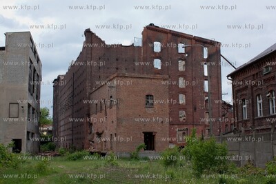 Starogard Gdanski. Zgliszcza zabytkowego mlyna po pozarze....