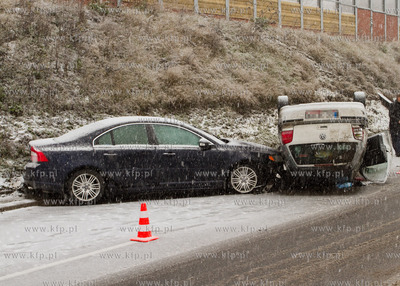Gdansk. Wypadek na al. Armii Krajowej przy zjezdzie...