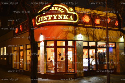 Gdynia. Centrum miasta wieczorowa pora. Nz. Ulica Abrahama...