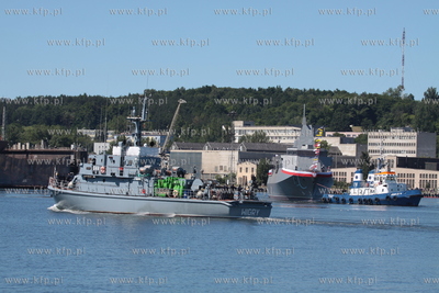 Gdynia. ORP Ślązak bezpośrednio po wodowaniu podczas...