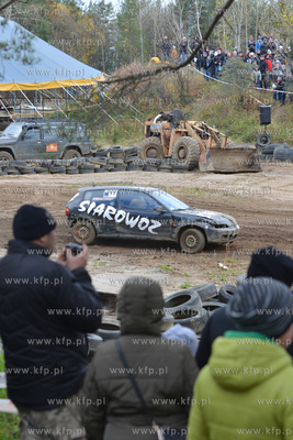 ZYWE TRUPY GRASOWAŁY W KOLIBKACH. Kolejna 14. juz...