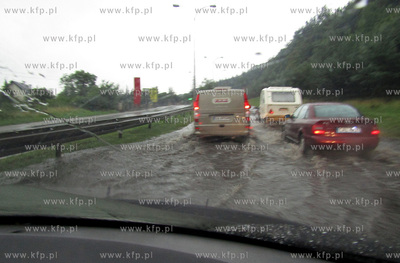 Rumia. Zalana po ulewnym deszczu ul. Sobieskiego. 26.07.2017...