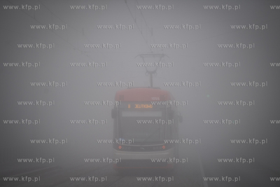 Poranna mgła na Stogach. Tramwaj. 27.10.2024 fot....