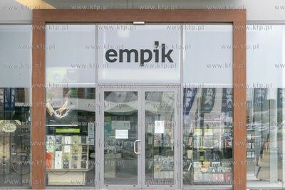 Salon Empik przy ulicy Ignacego Domeyki w pruszczu...