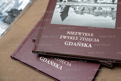 Gdańsk, Centrum Handlowe Manhattan. Spotkanie promocyjne...