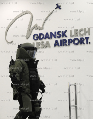 Morski Oddzial Strazy Granicznej gdanskiego lotniska...