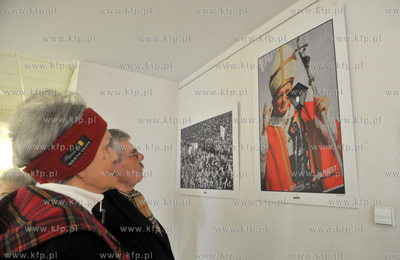 Gdynia. Urzad Maista. Wernisaz wystawy Ojciec Swiety...