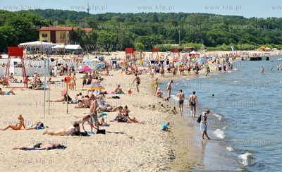 Lato w Sopocie. Nz. plazowicze na spockich plazach....