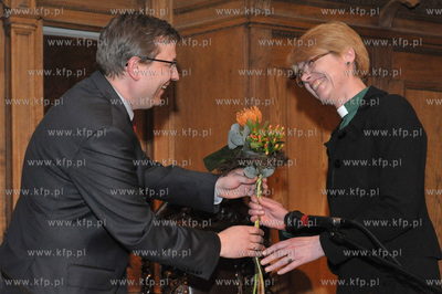 Ratusz Staromiejski - ulica Korzenna w Gdansku. Debata...