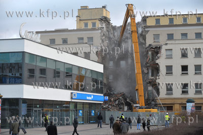 Wyburzanie dawnego Domu Towarowego PDT a obecnie Galerii...