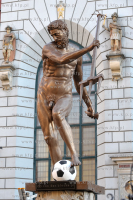 Kopia figury z fontanny Neptuna wykonana ze sztucznego...