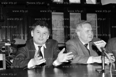 Lech Kaczynski w Gdansku w Ratuszu Staromiejskim, obok...