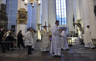 Gdańsk. Bazylika Mariaka. Msza rezurekcyjna koncelebrowana...