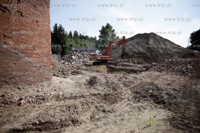 Wyburzanie wiaduktu w Dolnym Migowie pod budowe linii...