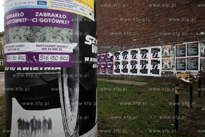 Plakaty na kamienicy przy ul. Jaśkowa Dolina w Gdańsku.
14.04.2015
fot....