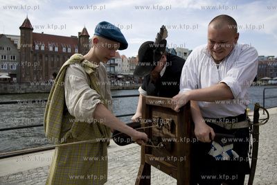 Gdańsk. Spichlerz Królewski na Ołowiance. Pokaz...