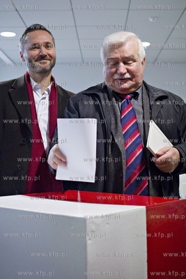 Obwodowa Komisja Wyborcza nr. 200 w Gdańsku. Głosowanie...