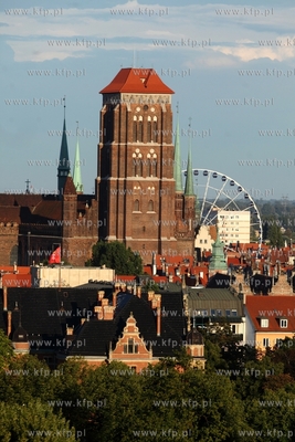 Gdansk widziany z Gory Gradowej. Nz. Kosciol Mariacki,...